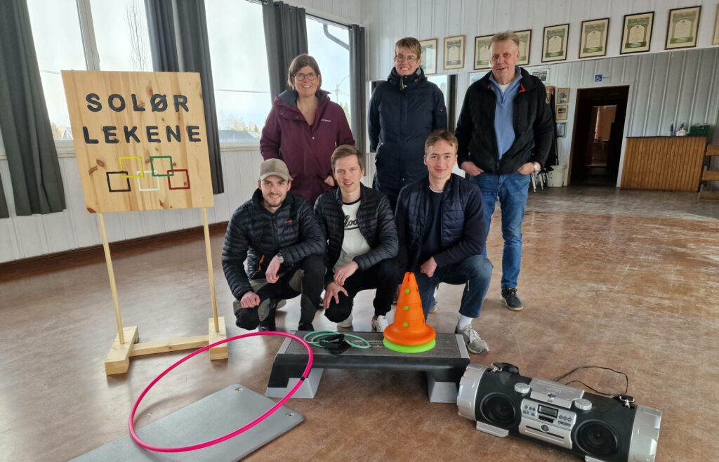 NYTT TILBUD: Kjellmyra Idrettslag starter nå opp en egen gruppe for paraidrett. Foran fra venstre instruktørene Jan Erik Kørra (22), René Fjeldberg (28) og Anders Kvesetberget (19). Bak fra venstre Karianne Bergersen, Marianne Ramsli og Roy Erik Myrvang.