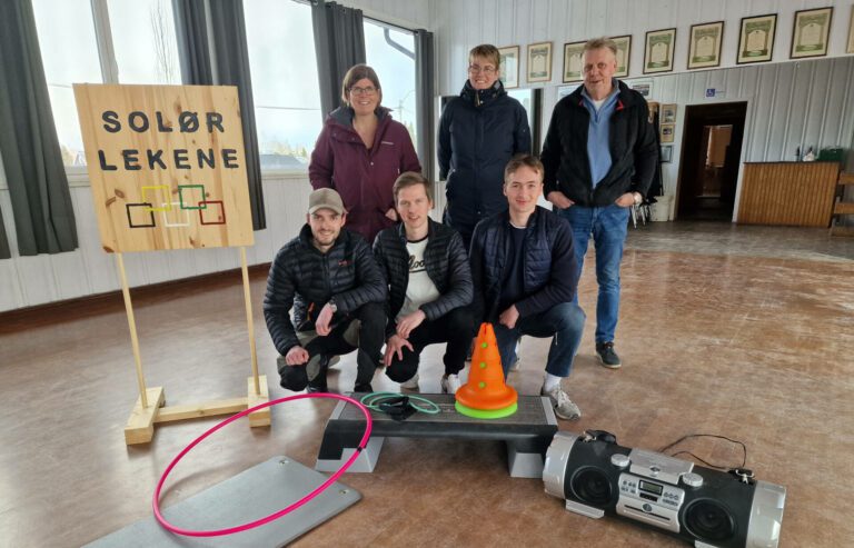 NYTT TILBUD: Kjellmyra Idrettslag starter nå opp en egen gruppe for paraidrett. Foran fra venstre instruktørene Jan Erik Kørra (22), René Fjeldberg (28) og Anders Kvesetberget (19). Bak fra venstre Karianne Bergersen, Marianne Ramsli og Roy Erik Myrvang.