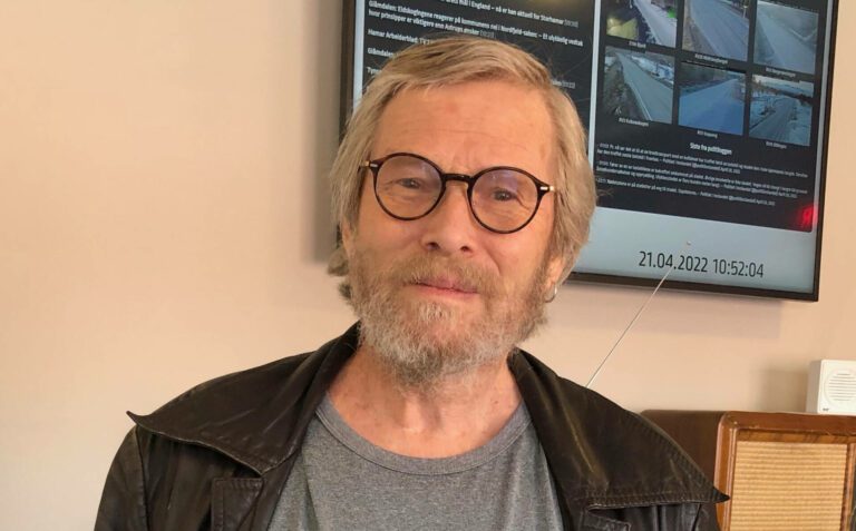 LAGER BOKKVELD: Fred Nordal er én av fire forfattere som i egen regi lager bokkveld hos Våler folkebibliotek 2. mai klokka 19.00. Foto: Pål-Erik Berntsen.