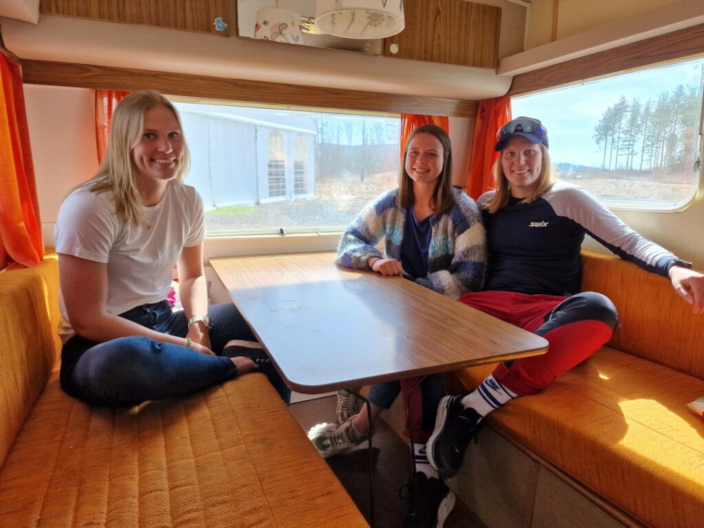 ER KLARE: De tre første campinggjestene er allerede klare til å innta campen når den åpner før årets Helt Ville Dager.