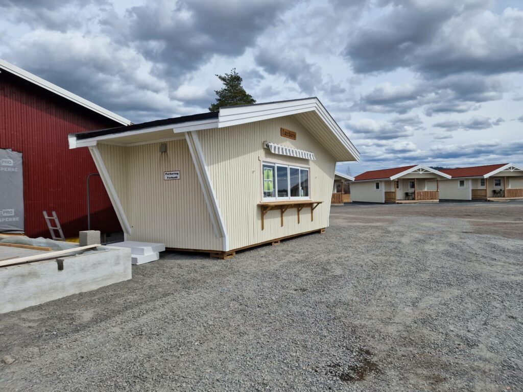HAR ÅPNET: Kiosken «Færdern» har åpnet for sesongen allerede, og har åpent på helger.