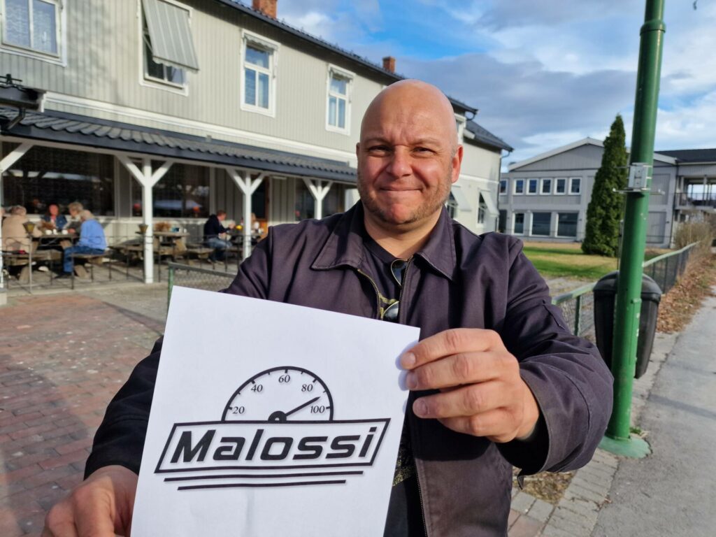 ROCKER HELLA: Lørdag 21. mai spiller Malossi på Victoria Hotell. Roy Møllerud håper mange kommer for å høre tungrock på solung. Ikke siden 2018 har bandet spilt på Flisa nå.