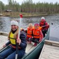 UT I KANO: Kristina Karlsson (foran), Stina Vermund (5), Cornelia Vermund (8) og Julia Vermund benyttet anledningen til å ta seg en kanotur under sesongåpningen.
