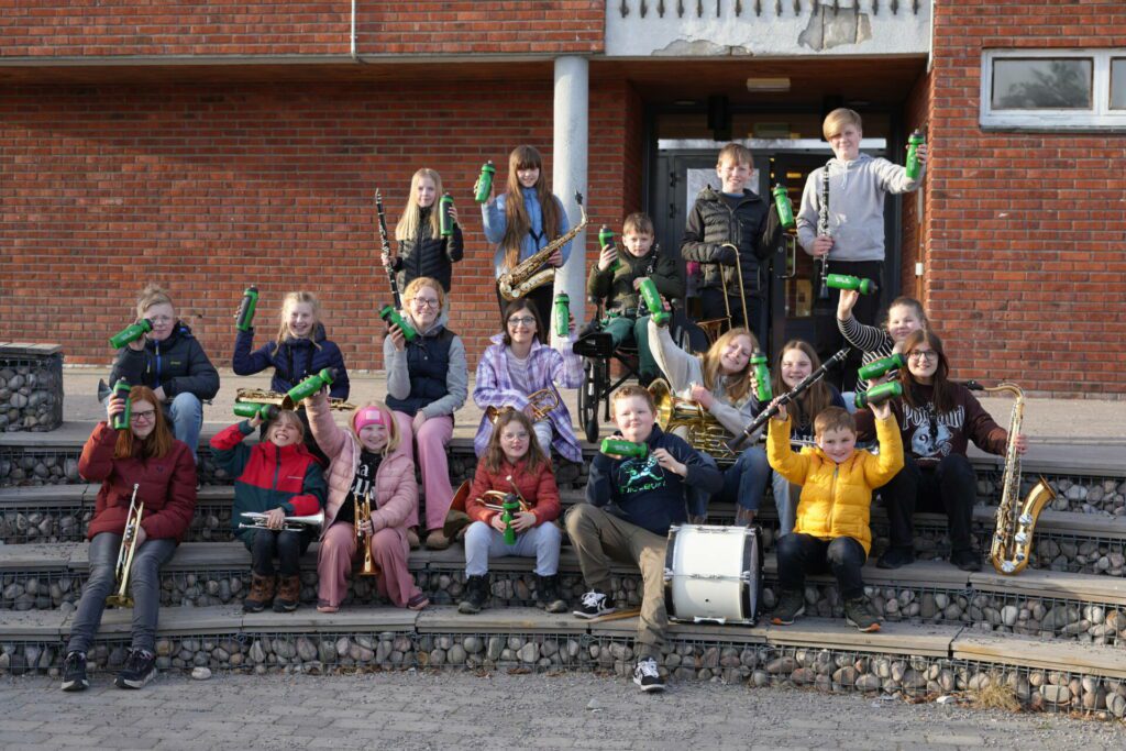 DRAR TIL BORNHOLM: Åsnes barne- og ungdomskorps kan endelig delta på Bornholm-festivalen. Støtte fra Grue Sparebank gjør at veldig mange har meldt seg på. Foto: Svein Cato Framås.