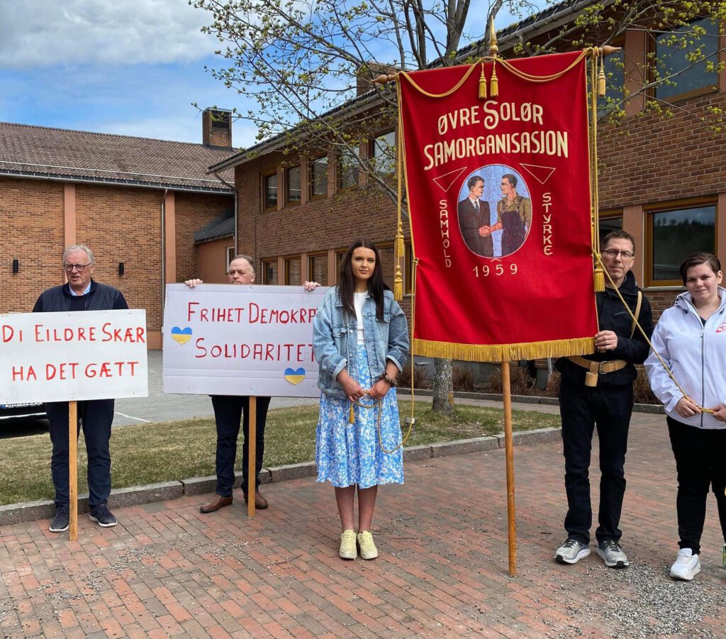 MARKERTE: Arbeiderpartiet, LO og Fagforbundet var alle representert i årets 1.-maitog på Flisa. Fra venstre Gunvald Bysveen, Terje Myrvold, Frida Engebretsen, Geir Tore Kravdal og Linn Lie Myhre. Sistnevnte er ny leder for LO i Solør. Foto: Anne-Lena Brustad.