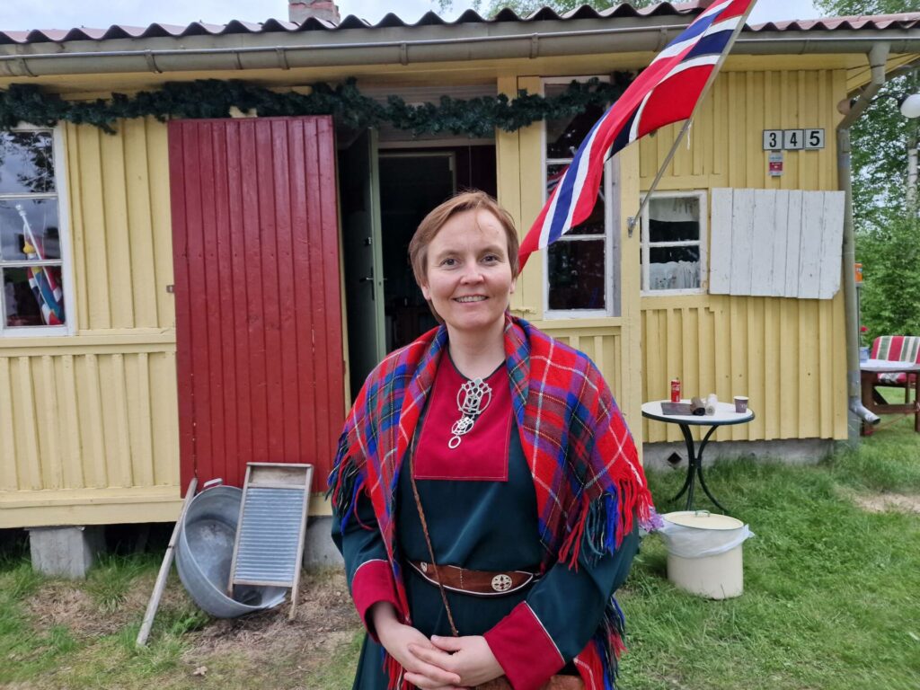 SAMISK: Statssekretær Nancy Anti er selv samisk, og har ansvaret for nasjonale minoriteter i Kommunal- og distriktsdepartementet. Det hun fikk se i Våler likte hun godt.