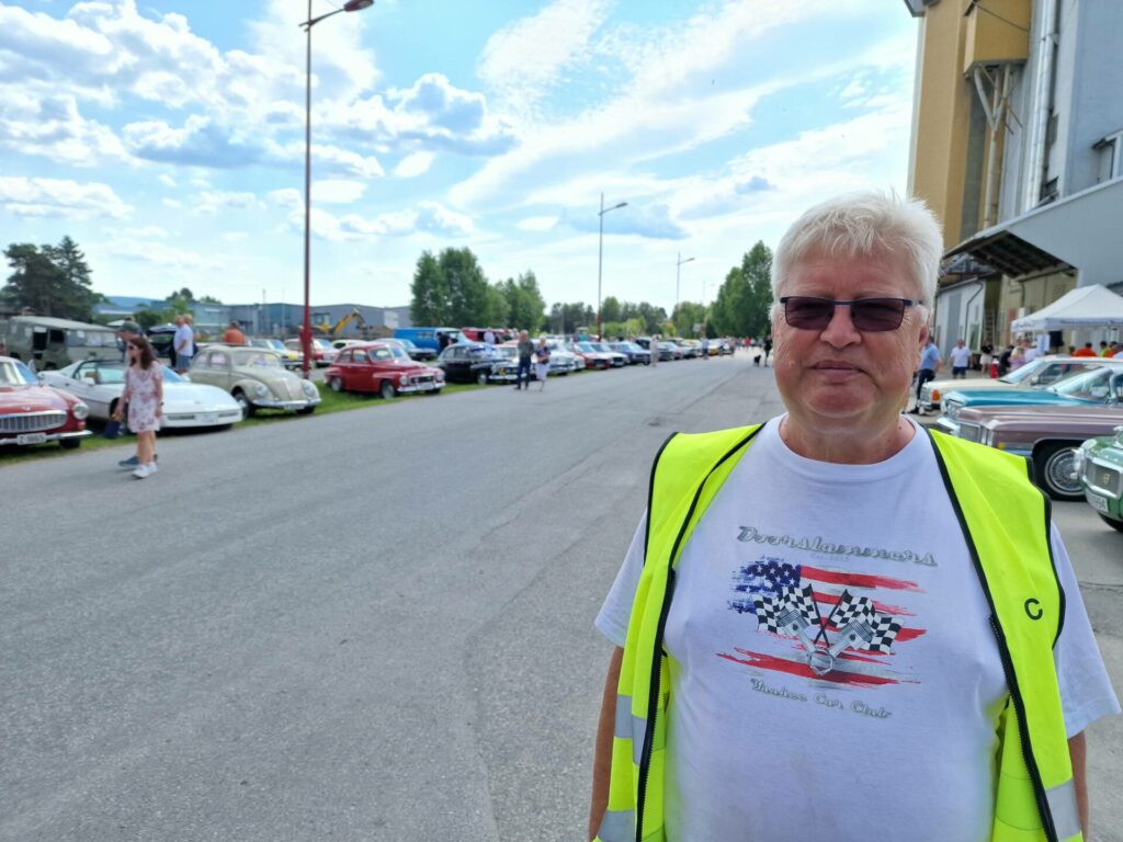 FORNØYD: Halvor Baklien i Doorslammers Yankee Car Club var fornøyd med 105 deltakere på Kirkenær Classic Motorshow.