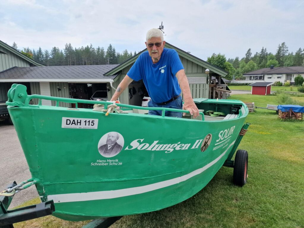 KLAR FOR VANNET: Solungen II skal snart på Glomma igjen, etter koronapausen. Kåre Fjeld gleder seg til å vise folk de gamle vannvegene igjen.