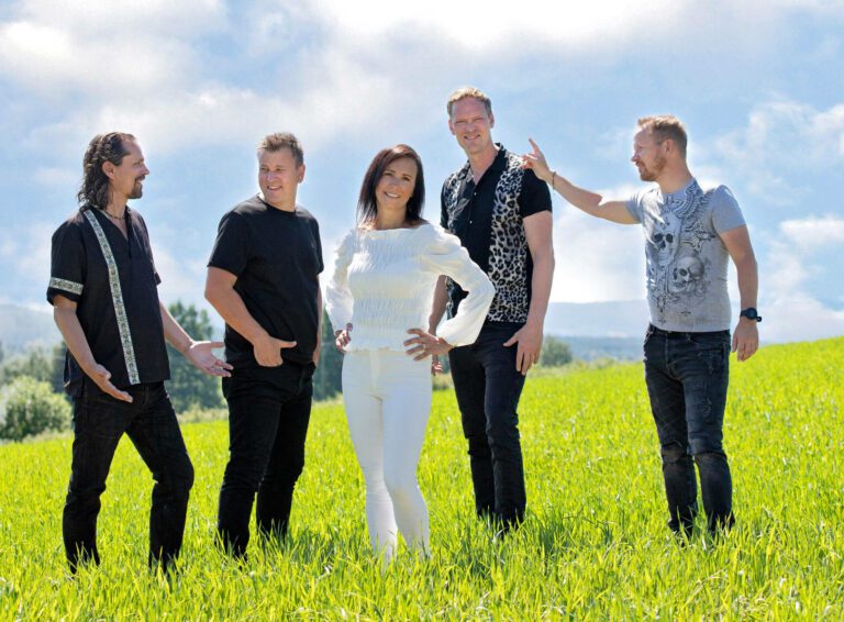 SPILLER TIL DANS: Hanne Mette Band skal sørge for musikken under festen på Gruetunet lørdag 25. juni. Pressebilde.