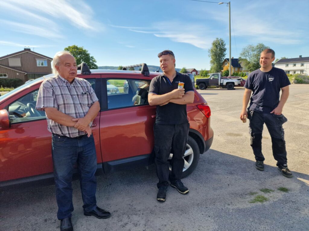 IKKE ALT MÅ TIL SENTRUM: Per Roar Bredvold (til venstre) er opptatt av at ikke alt skal havne på Flisa, og er glad for at guttene vil satse på Skansen. Tom André (i midten) er stor Skansen-patriot.