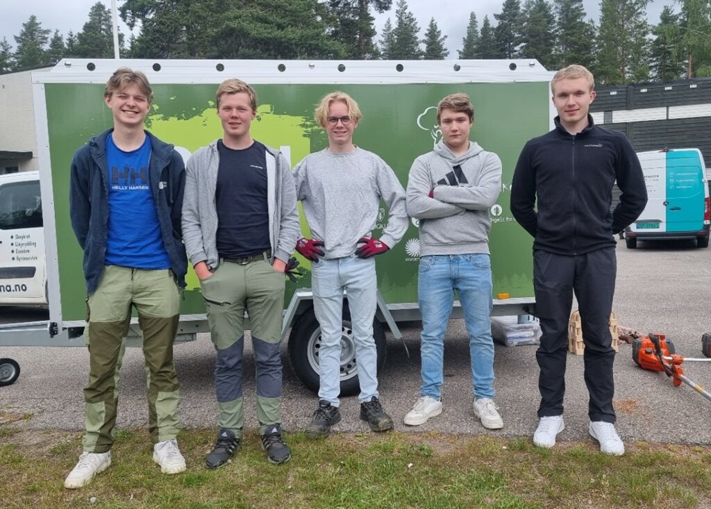 TEAM VÅLER: De som jobbet i Våler-skogene var Halvor Svenkerud, Alf Bergerud Fosseid, Markus Aas Lund, Mikkel Perryd og arbeidsleder Magnus Suren.
