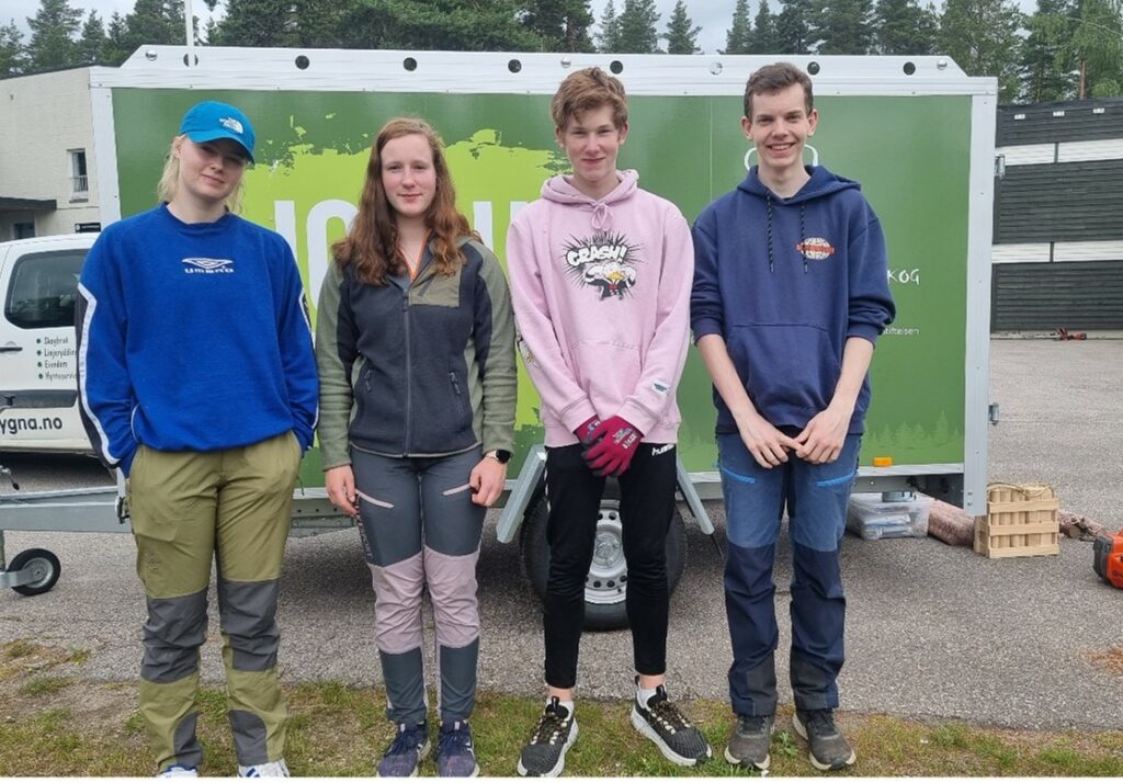 TEAM ÅSNES: Sunniva Vatnar Olsen, Arbeidsleder Christina Aouk Holtslag, Yulian Holtslag og Espen Moberget. Ikke tilstede når bildet ble tatt Hallvard Vatnar Olsen.