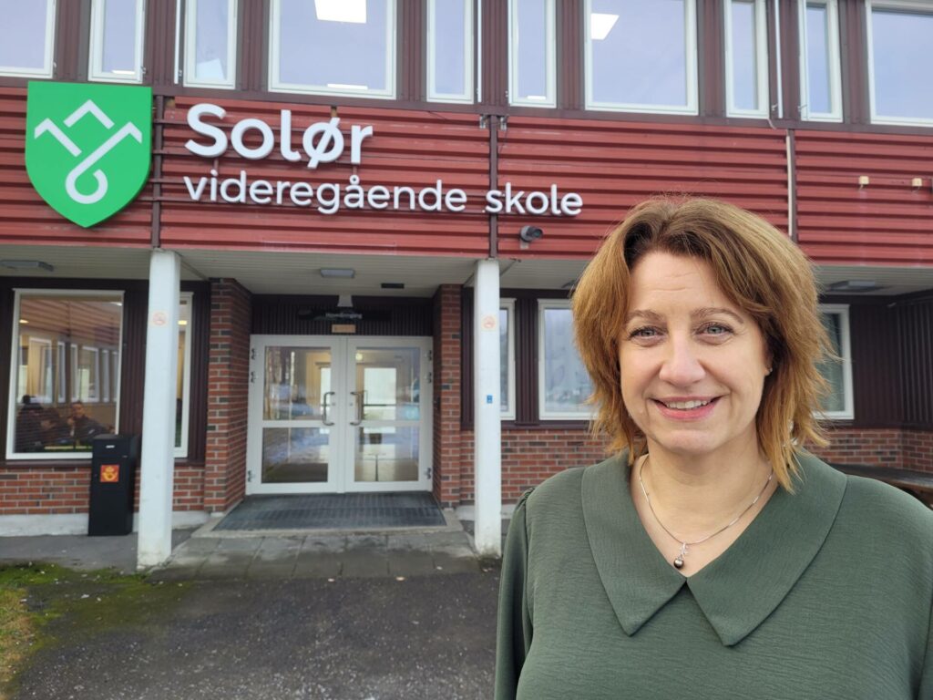 GLEDER SEG: Rektor Kjersti Støre ved Solør videregående skole ser frem til skolestart mandag. Over 500 elever har fått skoleplass ved de tre avdelingene skoleåret 2022/2023.