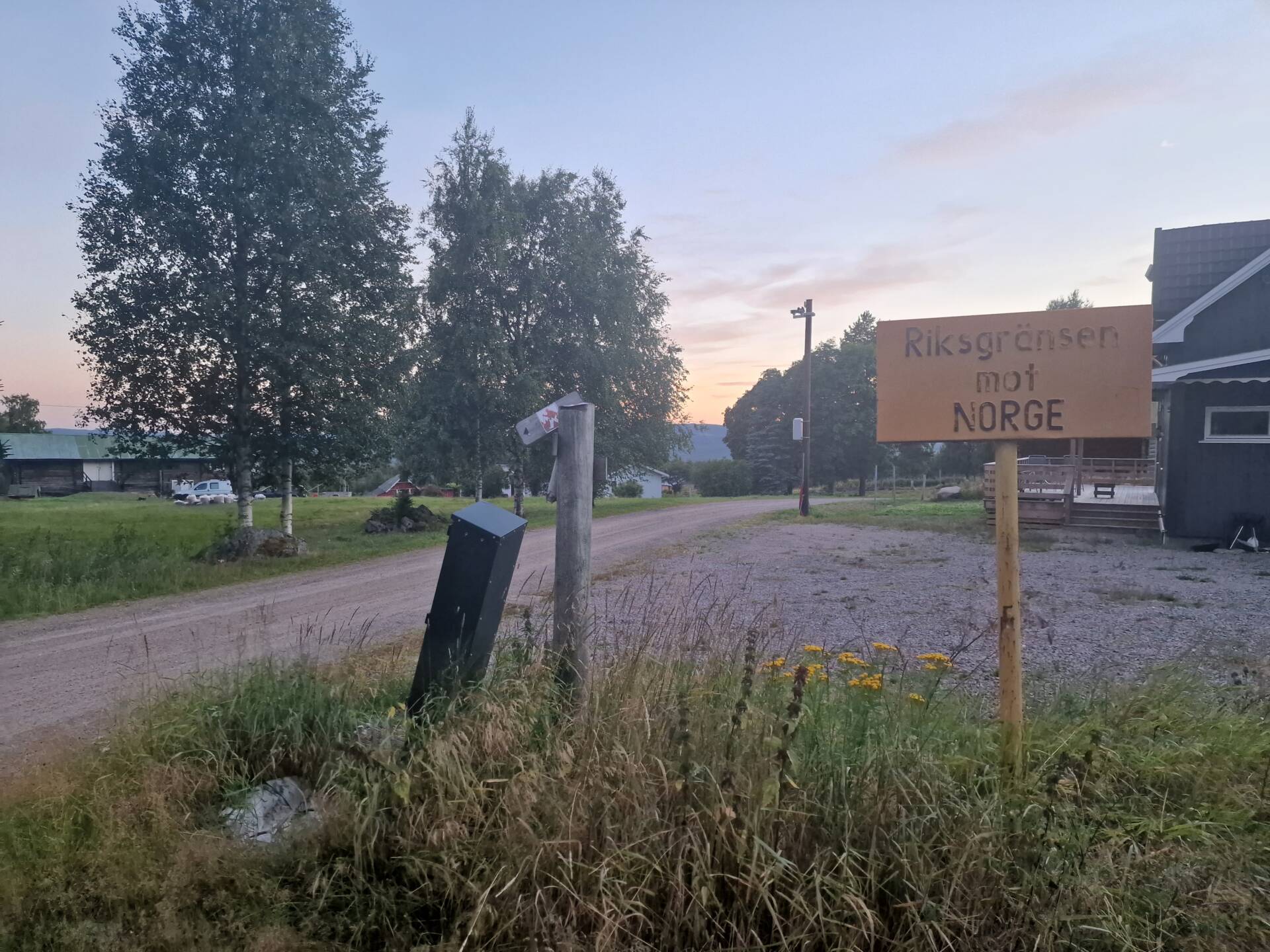BLIR STENGT: Vegarbeid gjør at grenseovergangen ved Possåsen blir stengt en periode. Tollvesenet har videoovervåking på grenseovergangen, som overvåkes fra Tollvesenets kontor på Flisa.