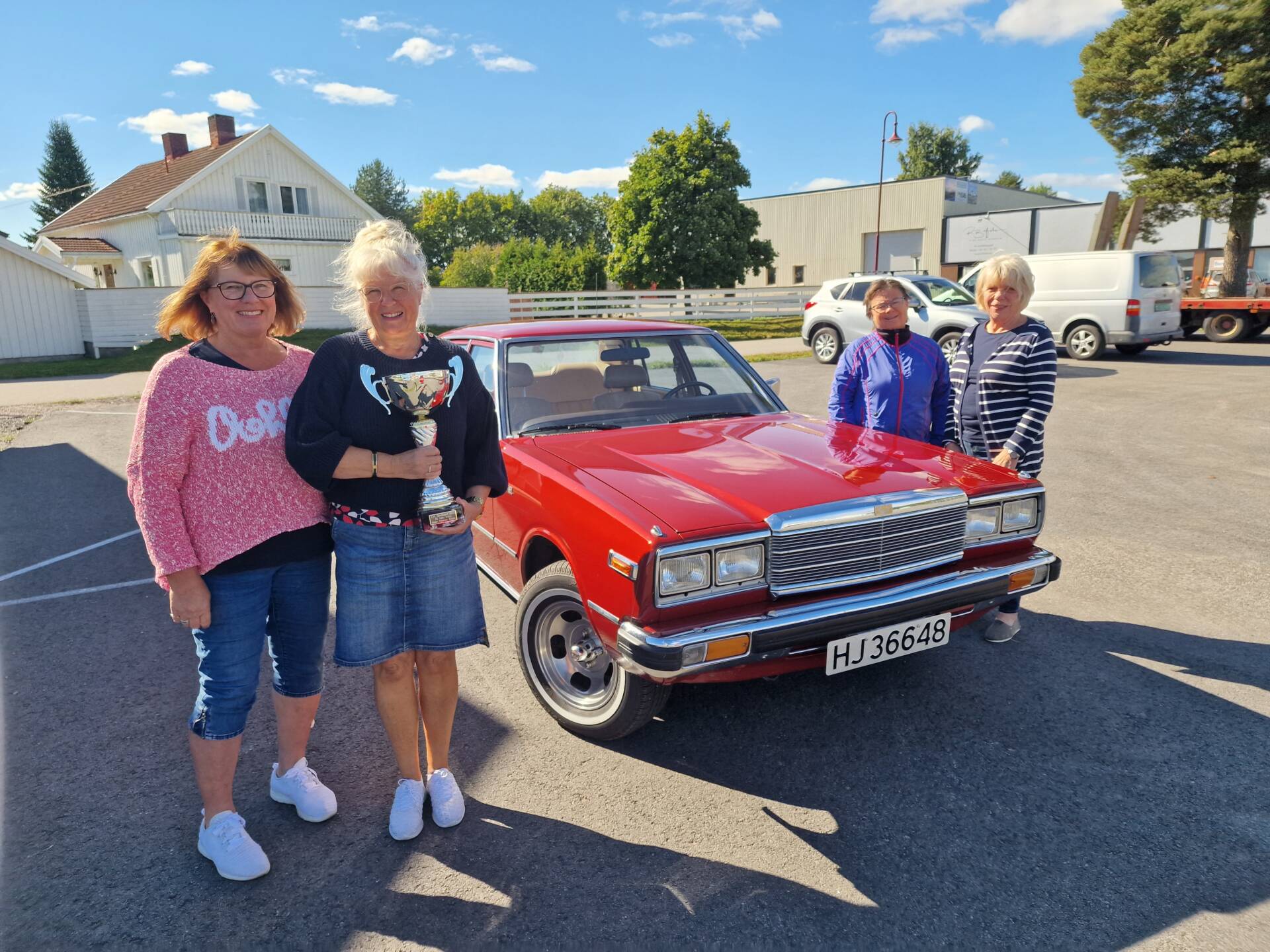 VIL HA FLERE MED: Lørdag arrangeres «På ville veger i Solør». Wenche Lommerud (fra venstre), Randi Øwre, Berit Midtsundstad og Bjørg Berg håper flere melder på seg og bilene sine.