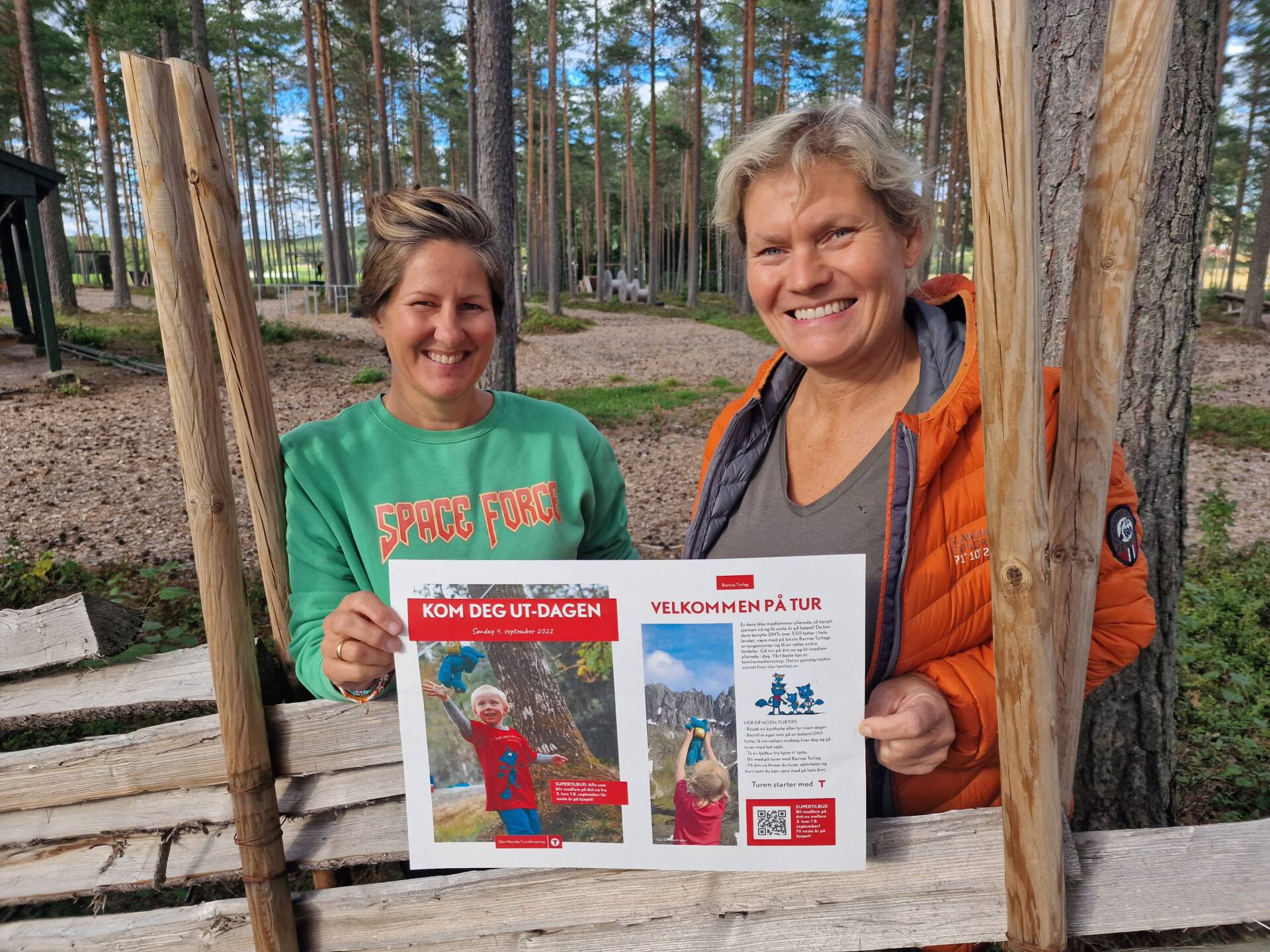 KOM DEG UT: Søndag arrangeres «Kom deg ut»-dagen over hele landet. I Solør skjer det i Hasla Aktivitetspark. Katinka Schjerven Eriksen og Lena Nilsrud i DNT Finnskogen og omegn Solør håper mange vil bli med et par timer.