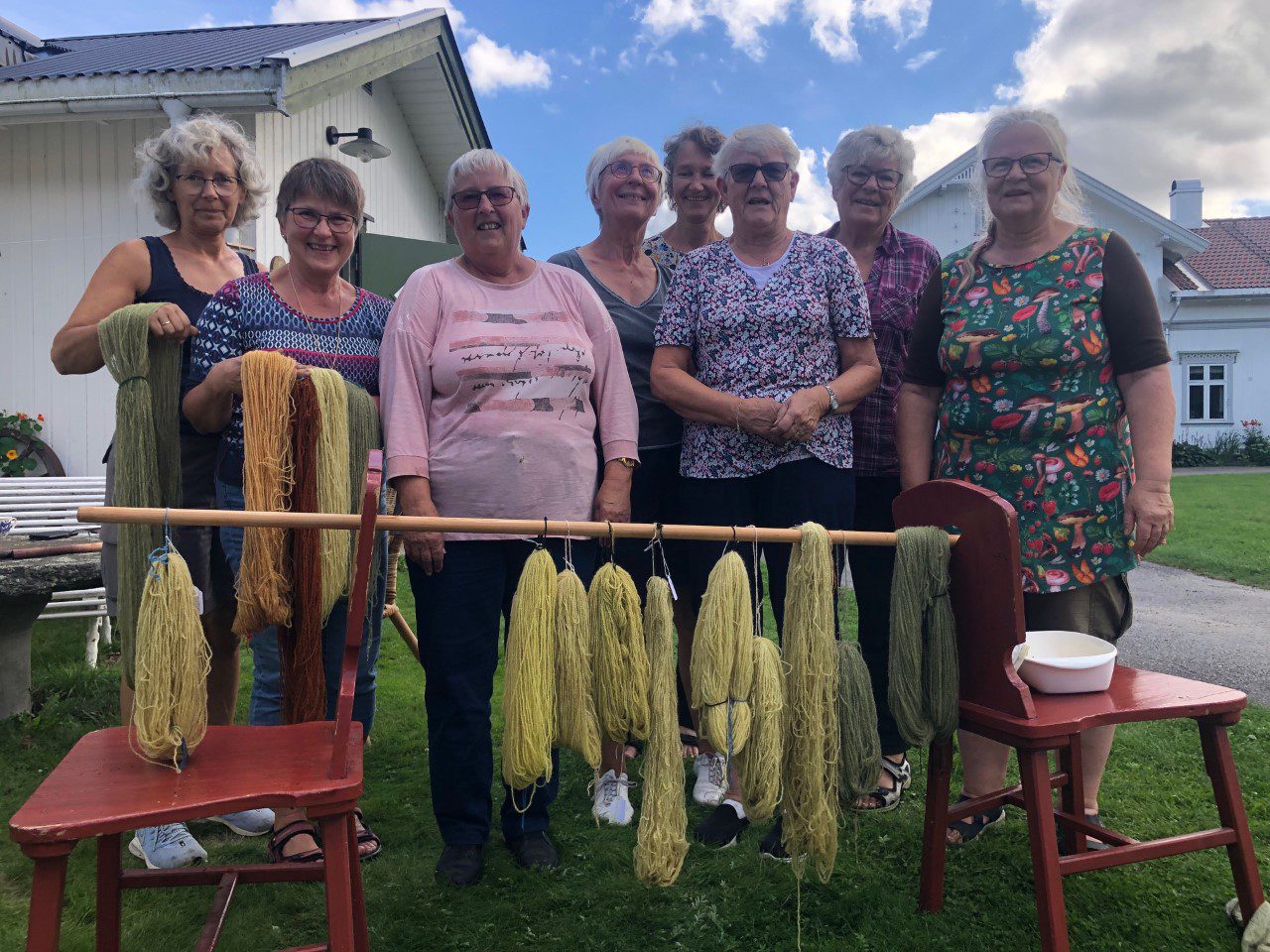HELGEKURS: Randi Mæhlum (fra venstre), Kristin Bråten Hansen, Grete Siggerud, Solveig Einstabland, Marit Midtsundstad, Kristina Gietz, Åse Lund Støen og Astrid Schjellungen var damene som var med på helgekurset. Foto: Adele Dragsnes.