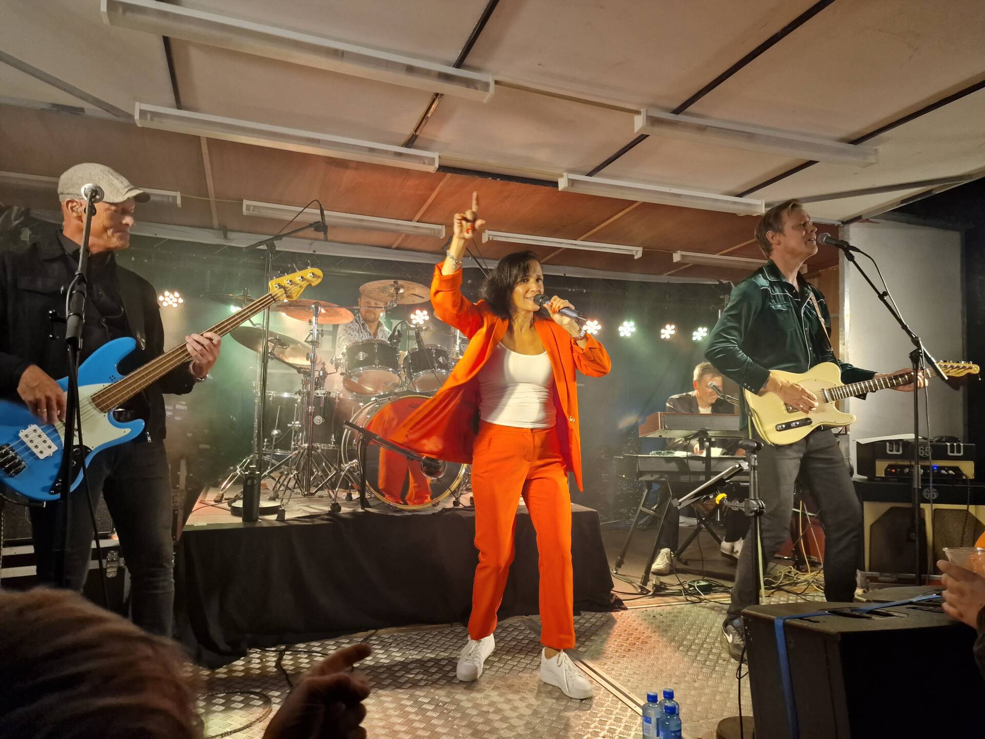 JUBILERER: I år er det 10 år siden Hanne Mette Band la ut på vegen, og det skal feires med stor jubileumsgalla på Hamar. Her fra 30-årsmarkeringen for lokalradio i Solør nylig.