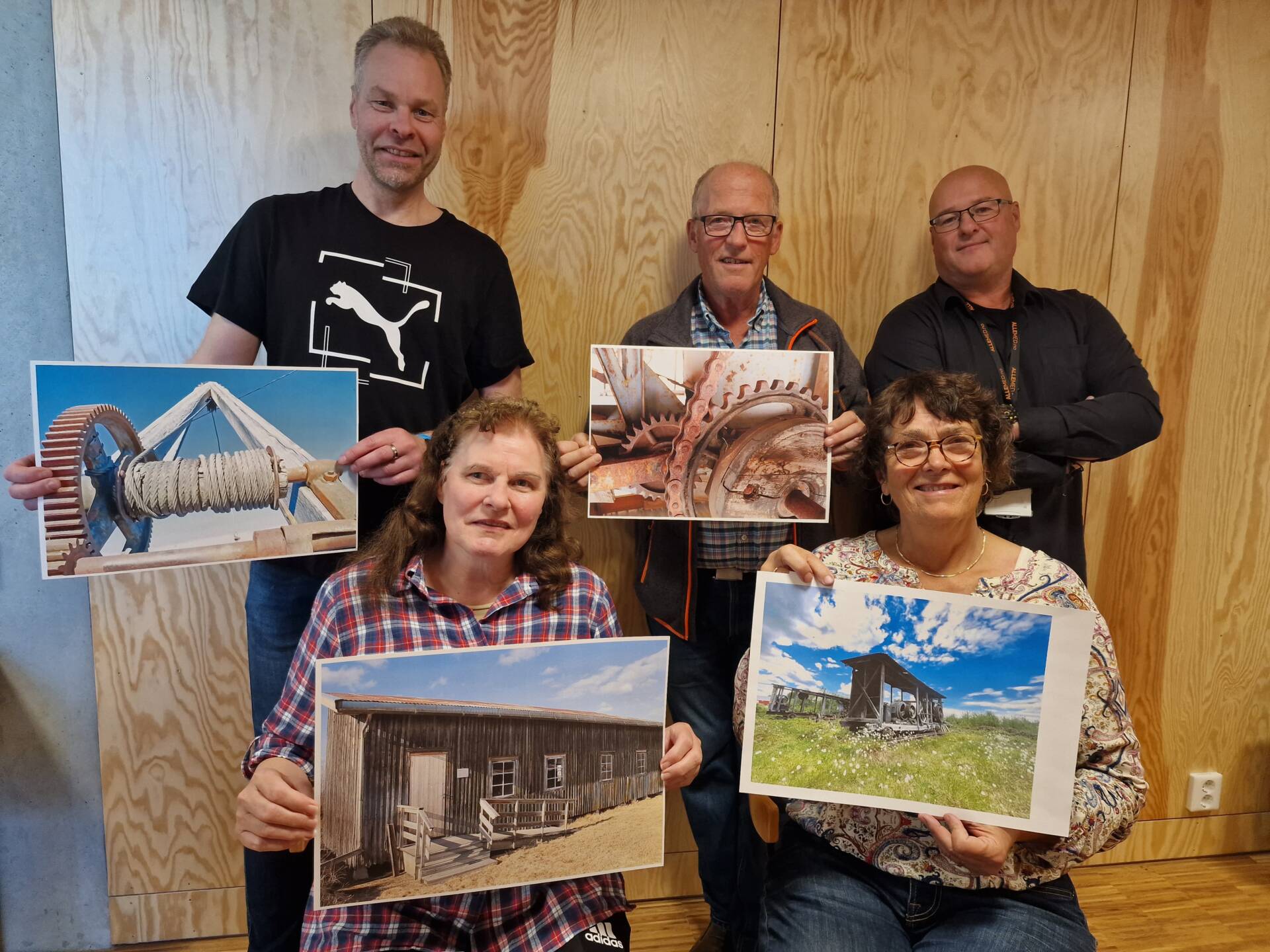 GOD LÆREMESTER: Okke Bloem (bak til høyre) får ros av kursdeltakerne for hvordan han har lært dem å ta bedre bilder. Fra venstre ser vi Terje Skjæret, Angelika Magull, Ottar Haugen og Bjørg Gaarder.
