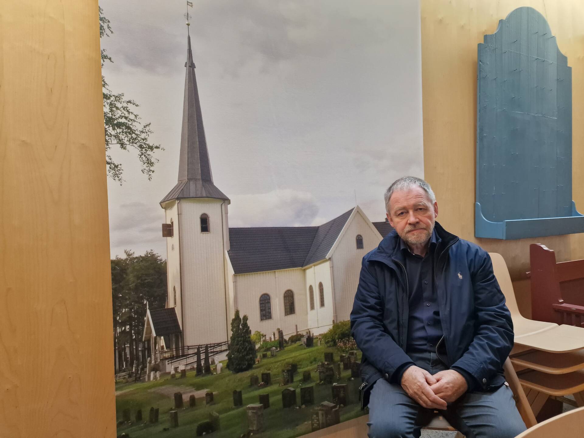 TEMAMØTE: Vålerkirken og Grue22 samarbeider om torsdagens temamøte i Våler kirke. Tidligere sogneprest i Våler, Einar Vannebo, håper kirkebranntemaet interesserer til godt oppmøte.