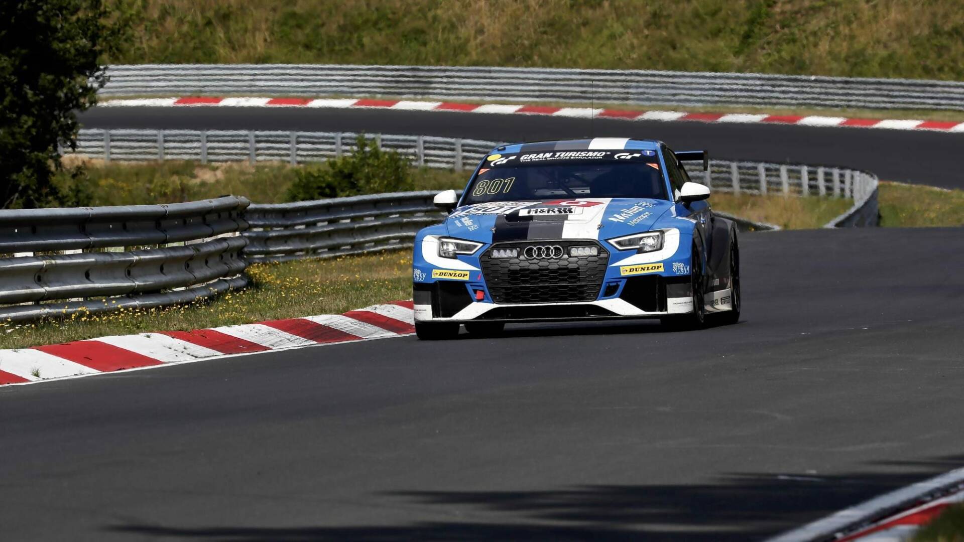 SØROVER IGJEN: I helga går turen igjen til Tyskland og Nürburgring for Møller Bil Motorsport. Blant annet er førerne Håkon Schjærin og Anders Lindstad fra Åsnes med. Arkivfoto.
