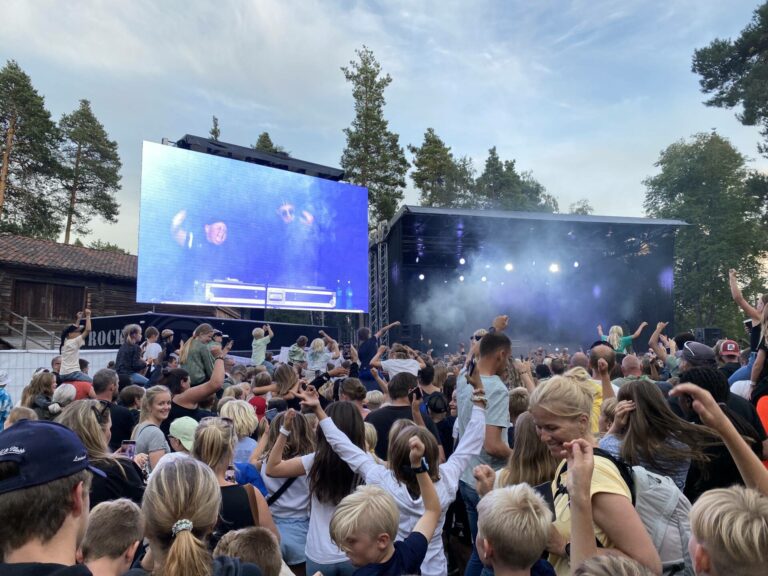 I SKOGFINNENES TJENESTE: De som besøkte TIX-konserten på Gruetunet under Grueturneringen telles også som besøkende hos Norsk Skogfinsk Museum. Arkivfoto: Herman O. Larsen.