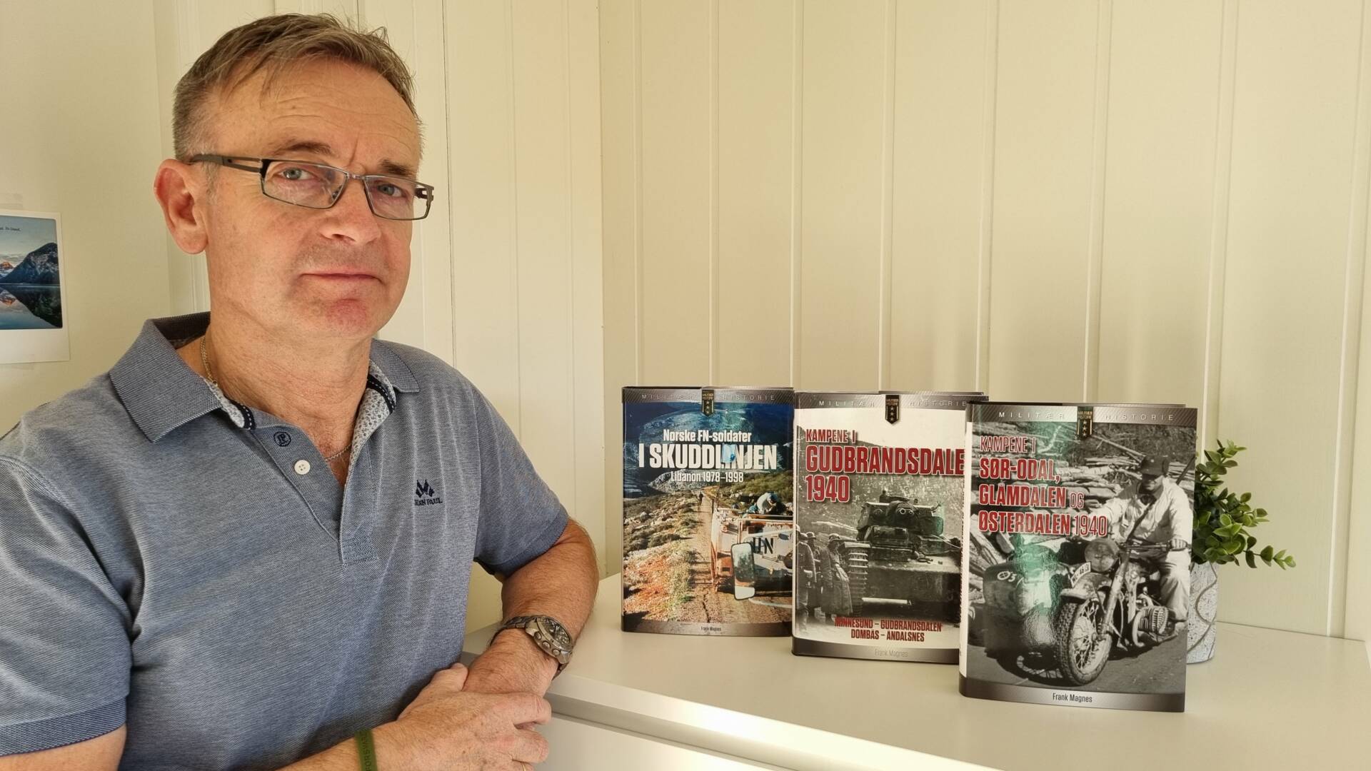 BOK NUMMER TRE: Med utgivelsen om kampene i blant annet Solør er Frank Magnes aktuell med sin tredje krigsbok. Foto: Privat.