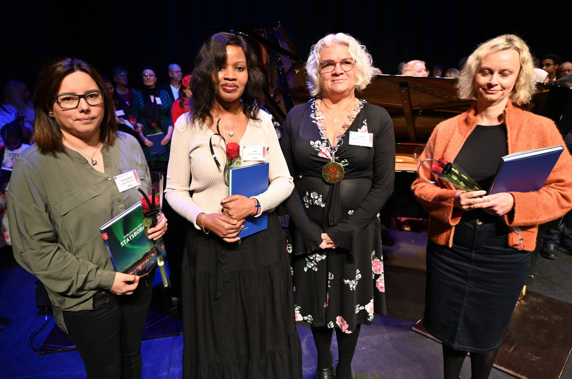FRA VÅLER: Tre nye statsborgere ble feiret fra Våler. Fra venstre Pamela Andrea Lopez Maldonado, Judy Wanjiku Kristmoen, ordfører May-Liss Sæterdalen og Yulia Tardel. Foto: Statsforvalteren i Innlandet.