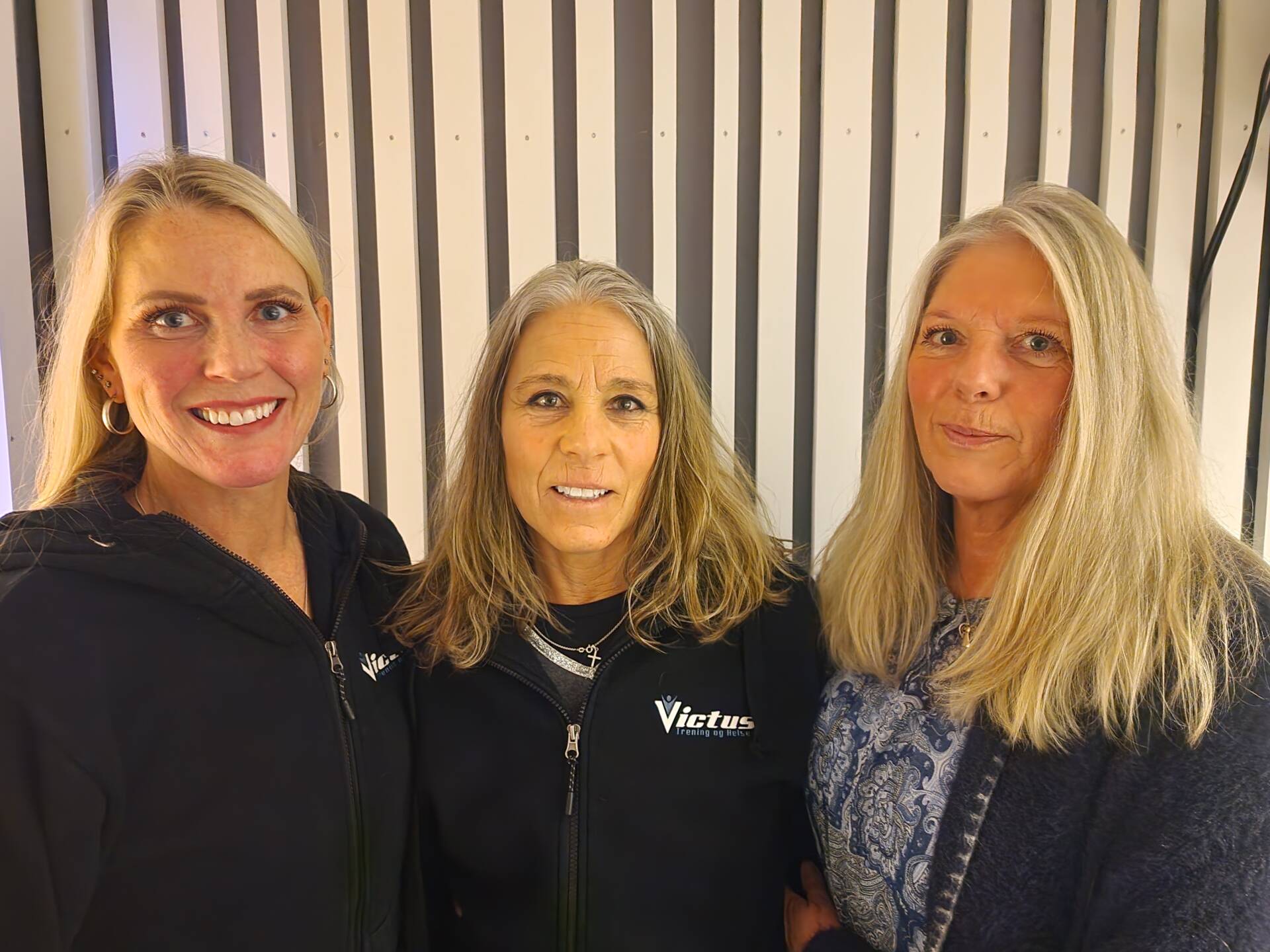 AVRUNDER KONSERTSERIEN: Årets «For dagene som kommer»-konsert i Hof kirke blir den 10. og siste. Søstrene Hege Cesilie (fra venstre), Anette og Lilli-Ann håper på fullsatt kirke.