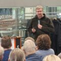 SIRKULÆRE SOLØR: Fabrikksjef ved Forestia på Braskereidfoss, Espen Svenneby, fortalte engasjert om Sirkulære Solør og mulighetene som ligger i samarbeid mellom aktørene.