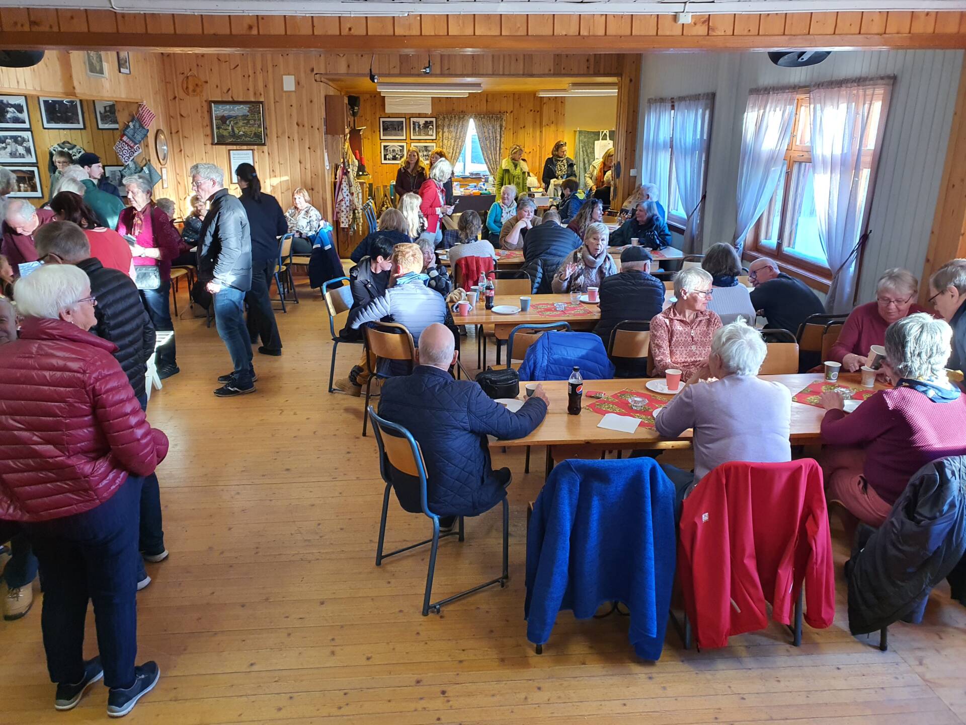 GODT OPPMØTE: Folk strømmet til gjennom dagen, og totalt regner man med at over 500 var innom. Foto: Privat.