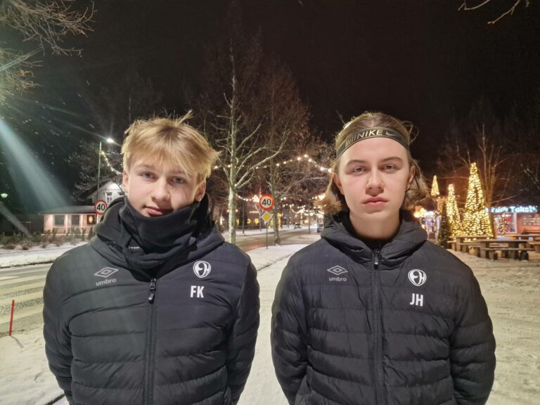 SATSER I ELVERUM: Fredrik Kordal (til venstre) og Jørgen Husebæk valgte å satse på håndball sammen i Elverum for noen år siden. Nå er laget deres klart for Bringserien.