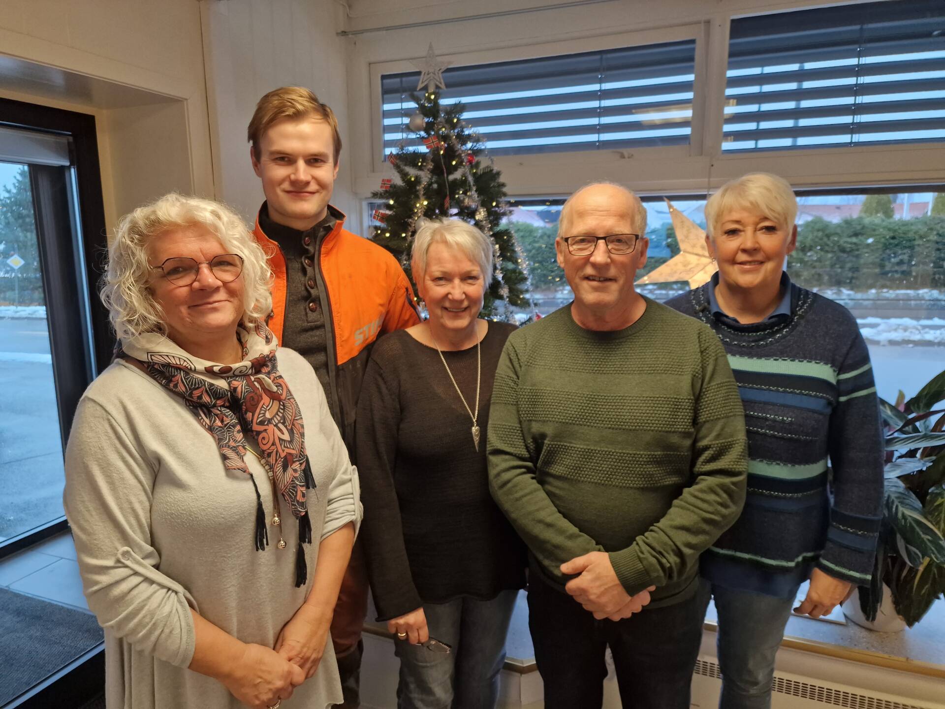 HAR LISTA KLAR: Våler Arbeiderparti har partilista til neste høsts valg klar. 1. til 5. plass ser vi fra venstre May-Liss Sæterdalen, Karsten Østeberg, Sol Olastuen, Ottar Haugen og Hilde Kragebøl.