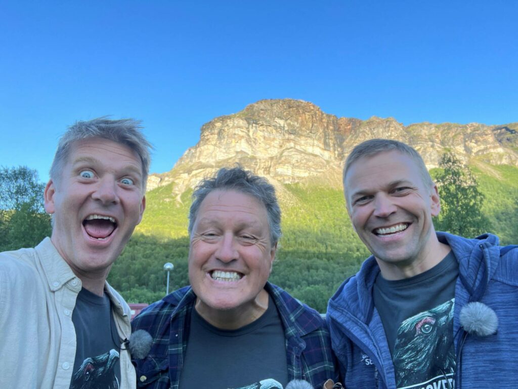 STÅR BAK: Den blide trioen bak Jakt- og fiskepodden er Trond Gunnar Skillingstad (fra venstre), Espen Farstad og Jo Inge Breisjøberget. Sistnevnte fra Arneberg.