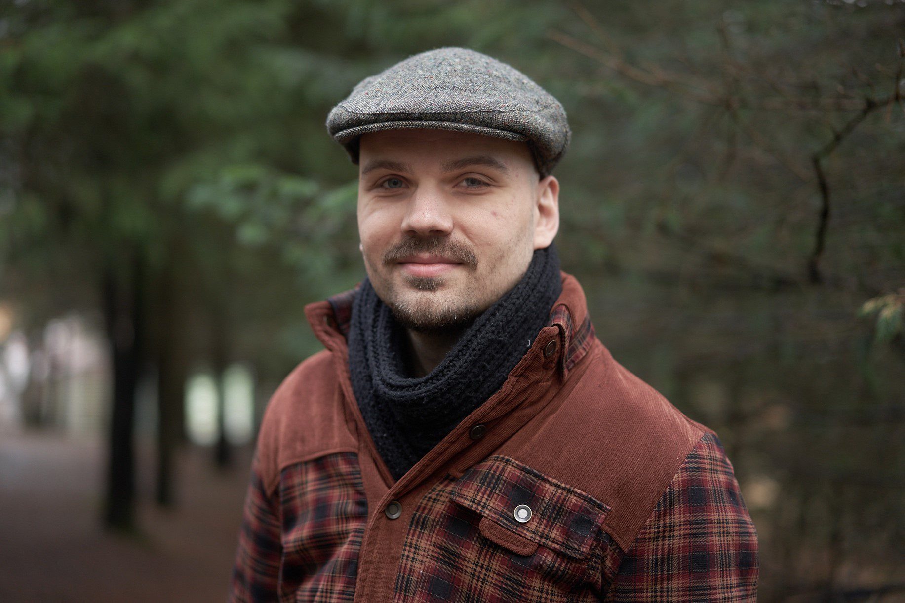 TRENGER HJELP: Bjørnar Morønning håper mange vil vise hvordan det er å ha ulv som nærmeste nabo. Bildene skal brukes i en fotodokumentar.