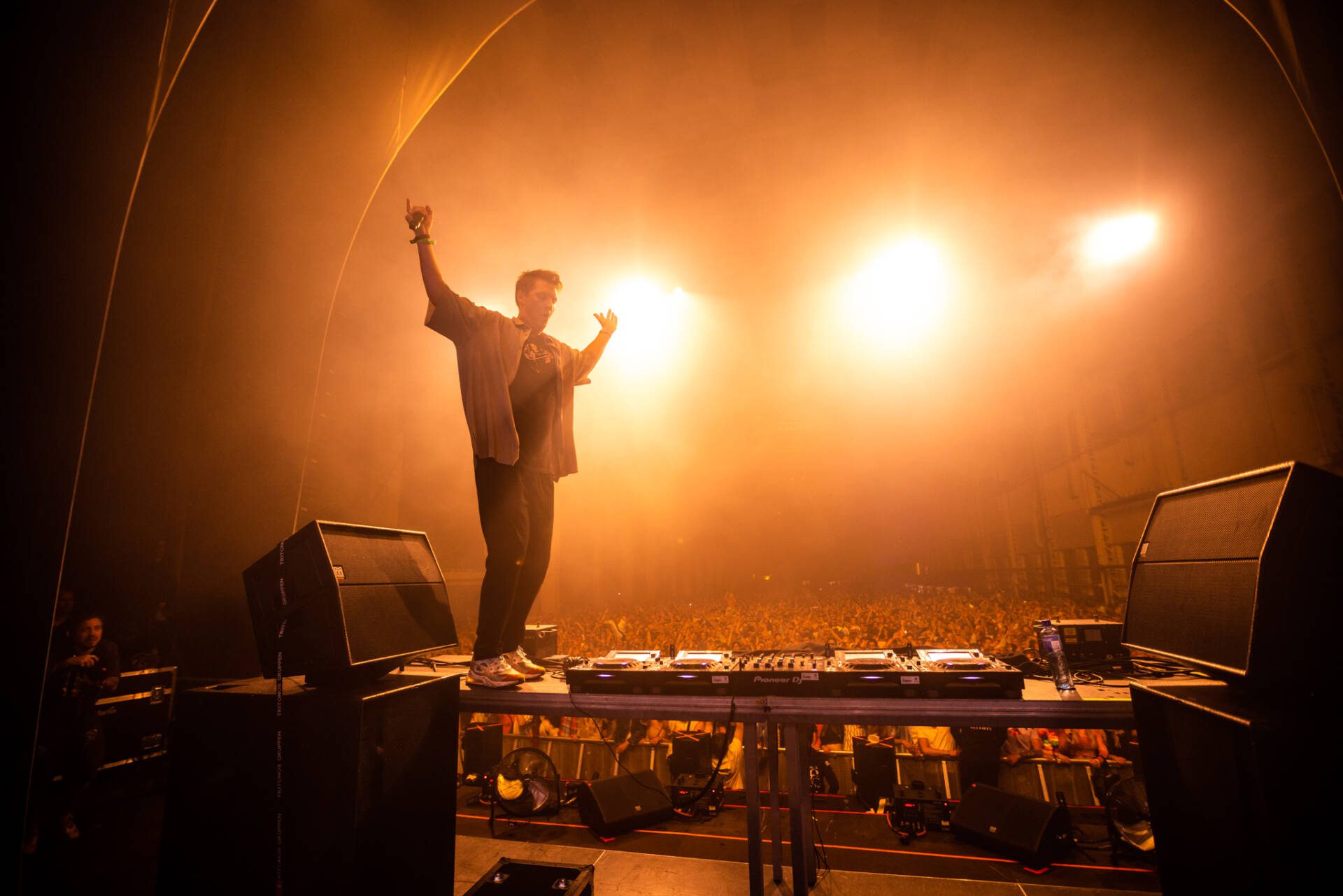 HJEM TIL NORGE: Etter 150 reisedøgn er Tom Stræte Lagergren, alias Matoma, på veg hjem til Norge for å holde to konserter i desember. Her fra Slottsfjell tidligere i år. Foto: Martin Litwicki.