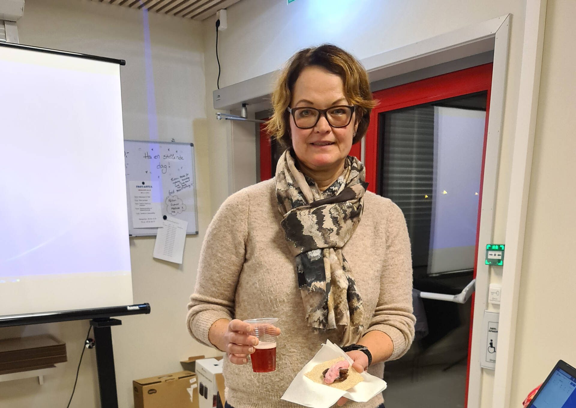 FORTALTE: Tove Lisbeth Finstad fra Åsnes Jakt- og Fiskeforening besøkte møtet i HLF Solør.
