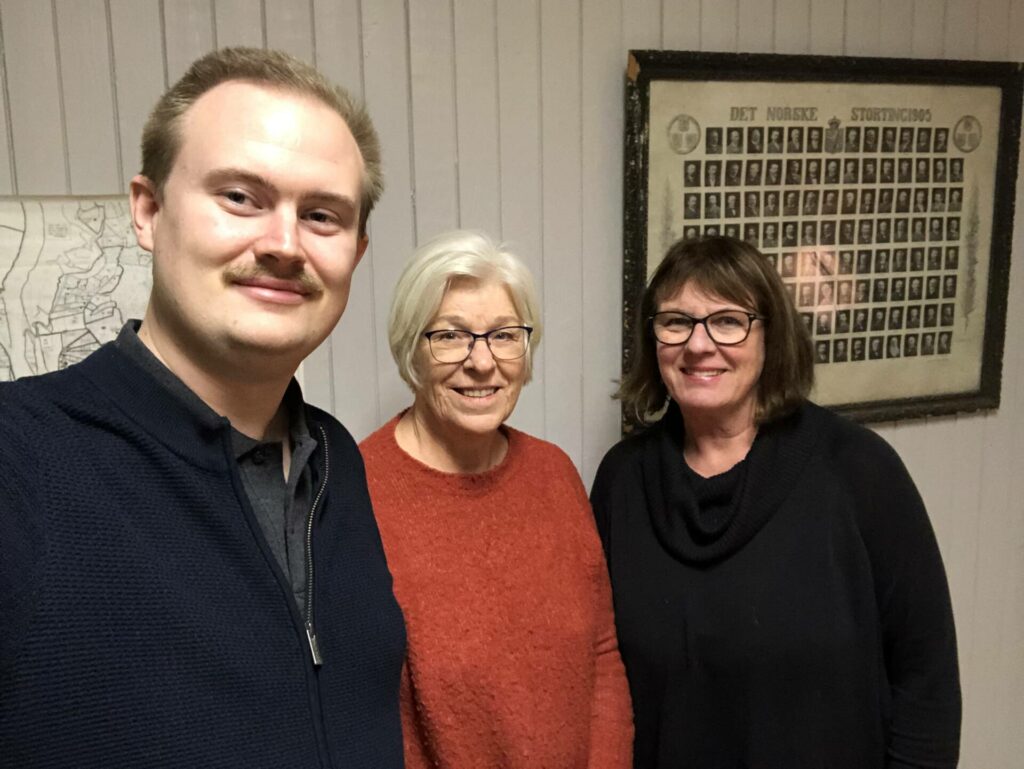 NY ÅRBOK: Solør får snart sin nye lokalhistoriske årbok. På bildet redaktør Oskar Aanmoen og redaksjonsmedlemmene Anne Lise Skoglund og Wenche Lommerud.