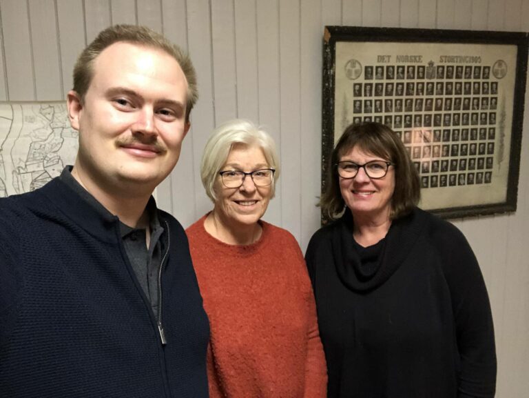 NY ÅRBOK: Solør får snart sin nye lokalhistoriske årbok. På bildet redaktør Oskar Aanmoen og redaksjonsmedlemmene Anne Lise Skoglund og Wenche Lommerud.