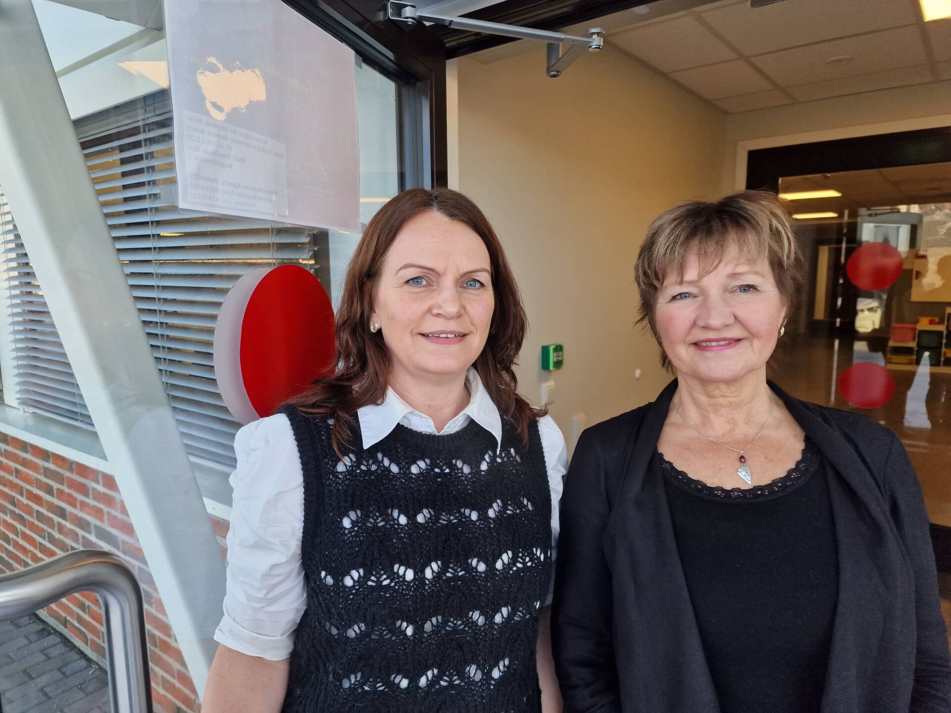 VIL HJELPE: Reidun Reikerås (til venstre) og Anne Kjersti Skarderud ved barne- og familieteamet i Åsnes vil hjelpe ungdomsforeldre i Solør til å forstå sine ungdommer bedre.