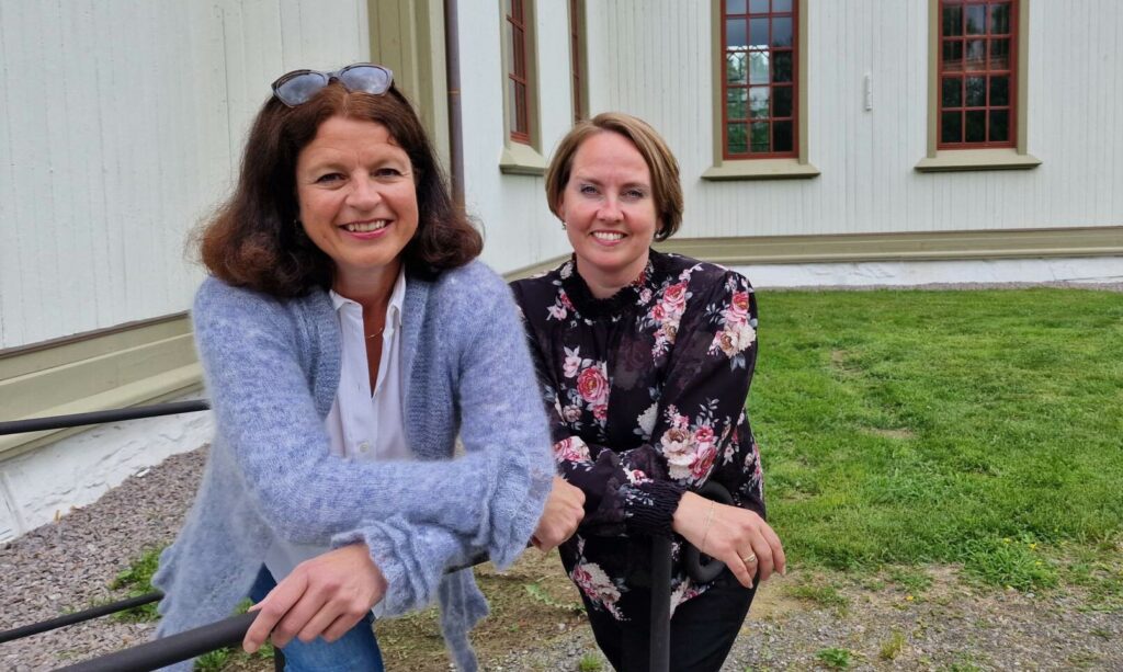 HÅPER FLERE ENGASJERRE SEG: Nina Aaser Damhaug (til venstre) og Ann Kristin Botten Øwre har bidratt i menighetsrådet i Åsnes i flere år. Ann Kristin er leder for menighetsrådet i Åsnes, og håper at flere vil stille opp.