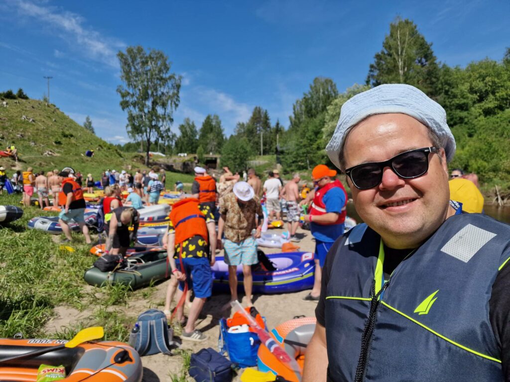 NY REKORD: Thor Arnstein Berg i Gjesåsen grenderåd hadde neppe sett for seg over 100 deltakere da gummibåtracet startet i 2020. Men slik ble det i år.