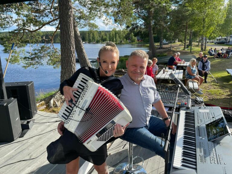 KOMMER TILBAKE: Rita & Kåre tar turen fra Stavanger til Finnskogen for å være med på allsang også i år. I tillegg deltar Mr. Ray, Sebastian og Rune Rudberg.