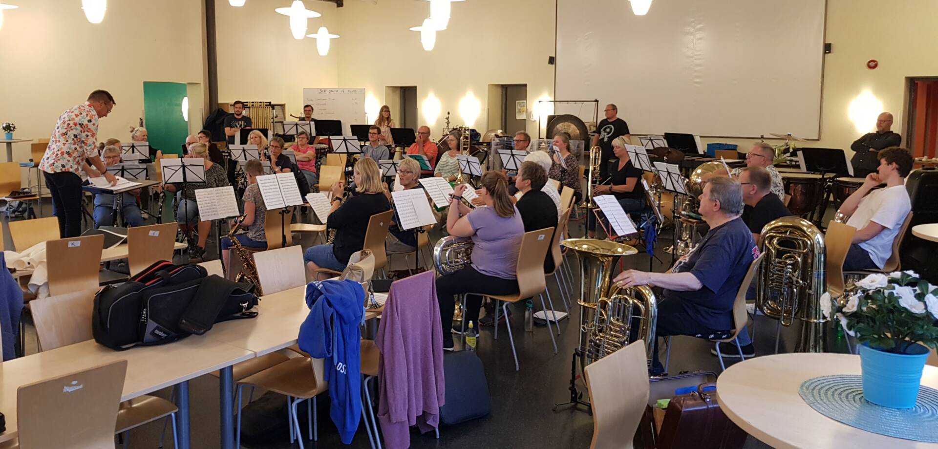 NY SESONG: Åsnes Hornmusikk øver hver mandag i kantina ved Åsnes ungdomsskole. Neste høydepunkt nå er høstkonserten lørdag 28. oktober.