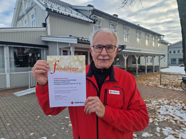 GRATIS OPPLEGG: Solør Røde Kors arrangerer gratis førjulshygge for enslige i Solør. Tore Skybak håper mange blir med på Victoria Hotell den 28. november.