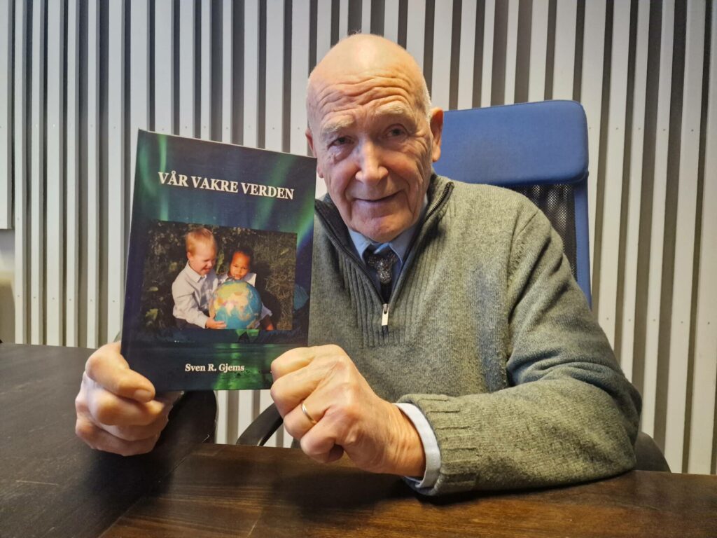 MENER ALVOR: Sven R. Gjems (86) har sagt flere ganger at utgivelsene blir det siste. Med diktsamlingen «Vår vakre verden» mener han alvor.