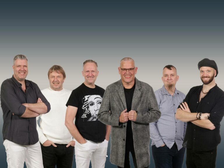 FRONTFIGUR: Ray Moen fra Kjellmyra blir frontfigur i bandet Mr. Ray Band, som har første spillejobb på Jessheim 1. mars 2024.
