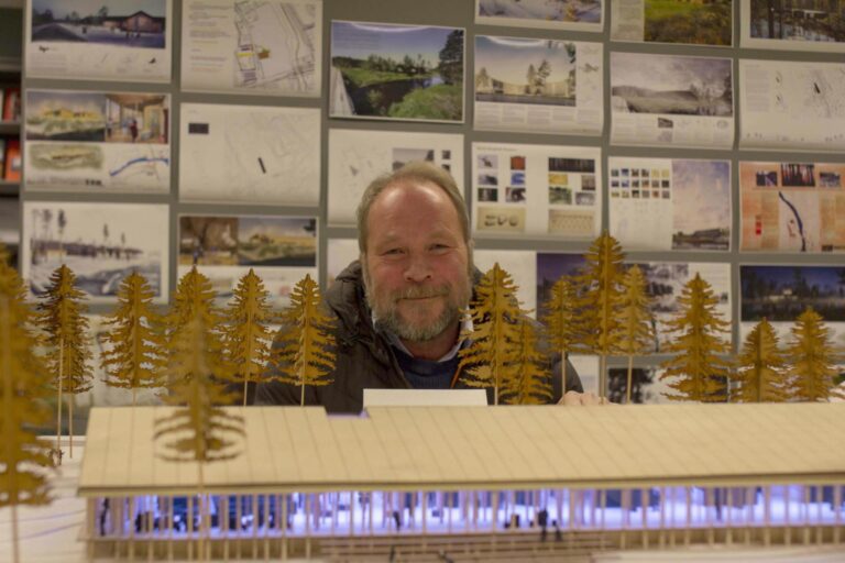 AVGJORT: Entreprenør er valgt for byggingen av nytt museumsbygg på Svullrya. Dag Raaberg gleder seg til første spadetak. Arkivfoto.