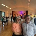 LIKER Å DANSE SVING: Liv Berit Hagelund og Arne Rom er to danseglade som har møtt opp på Kjellmyra for å svinge seg og møte nye folk.