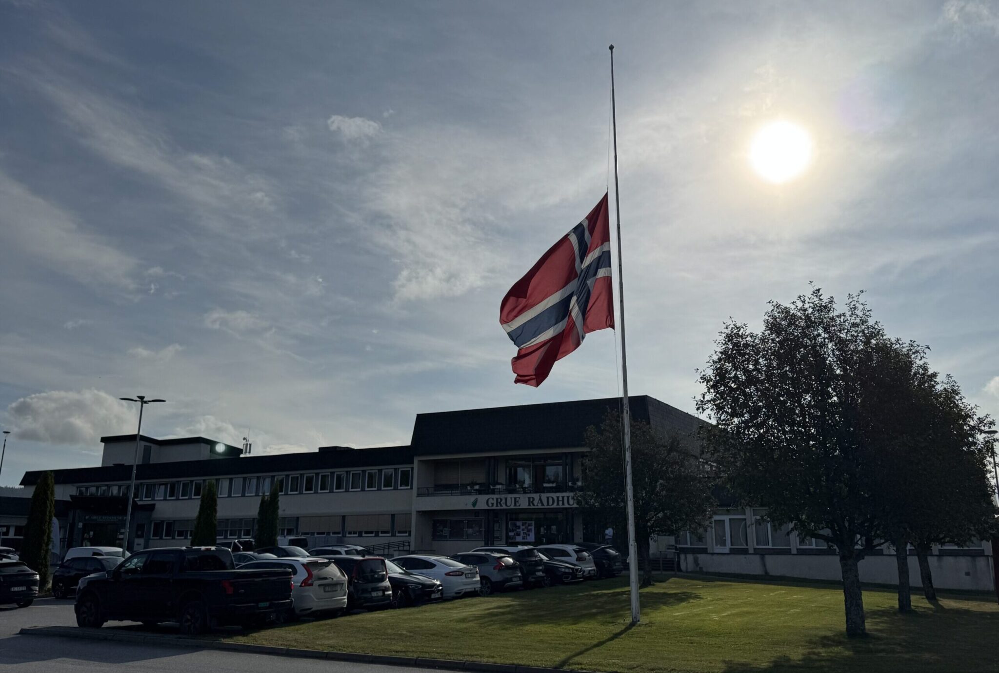 Flere steder i Grue viser Kong Harald V's gravferd